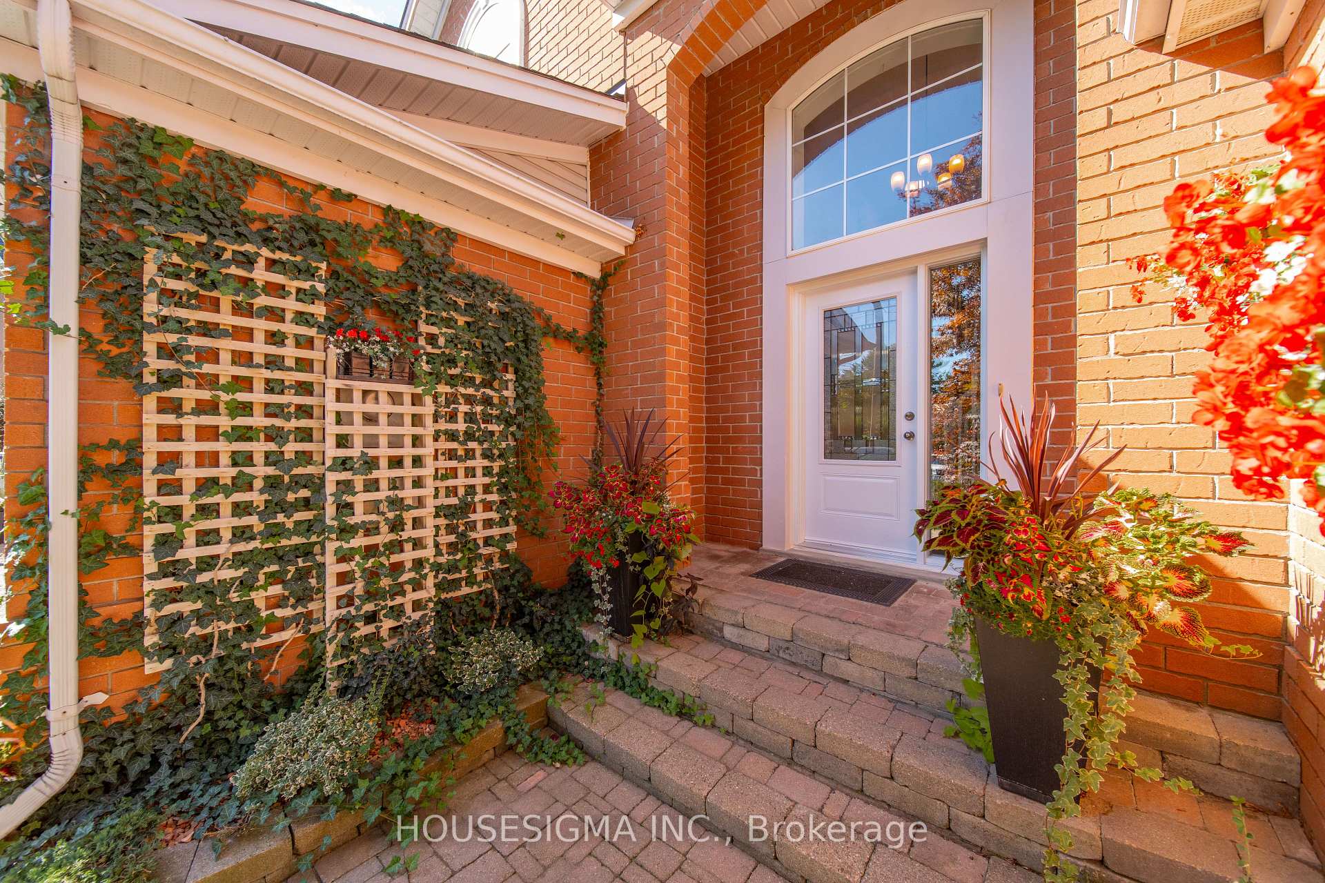 Photo 5 of 437 Beaver Creek Road, Waterloo, Columbia Forest — HOMEH