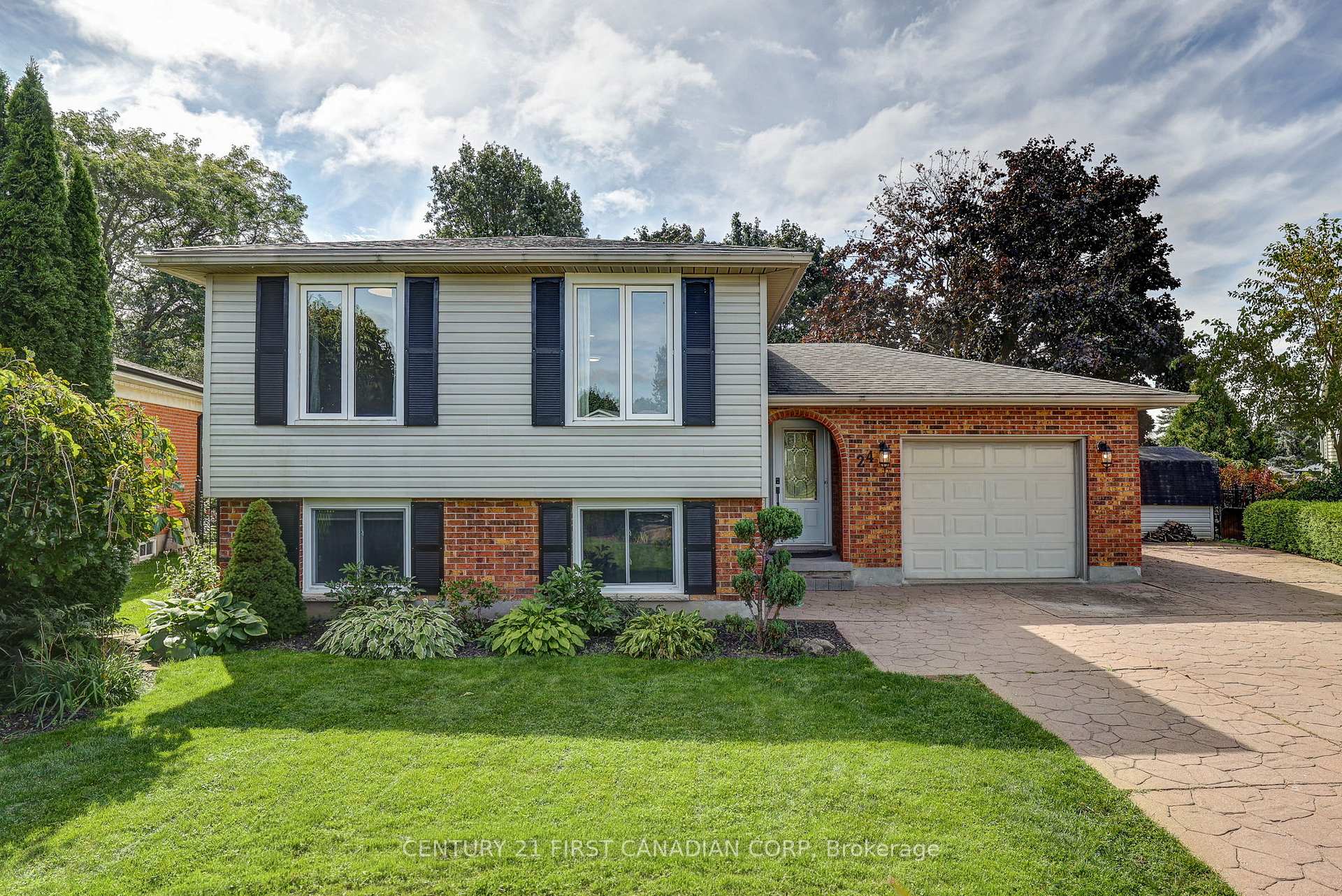 Photo 1 of 24 Erinlea Drive, St. Thomas — HOMEH