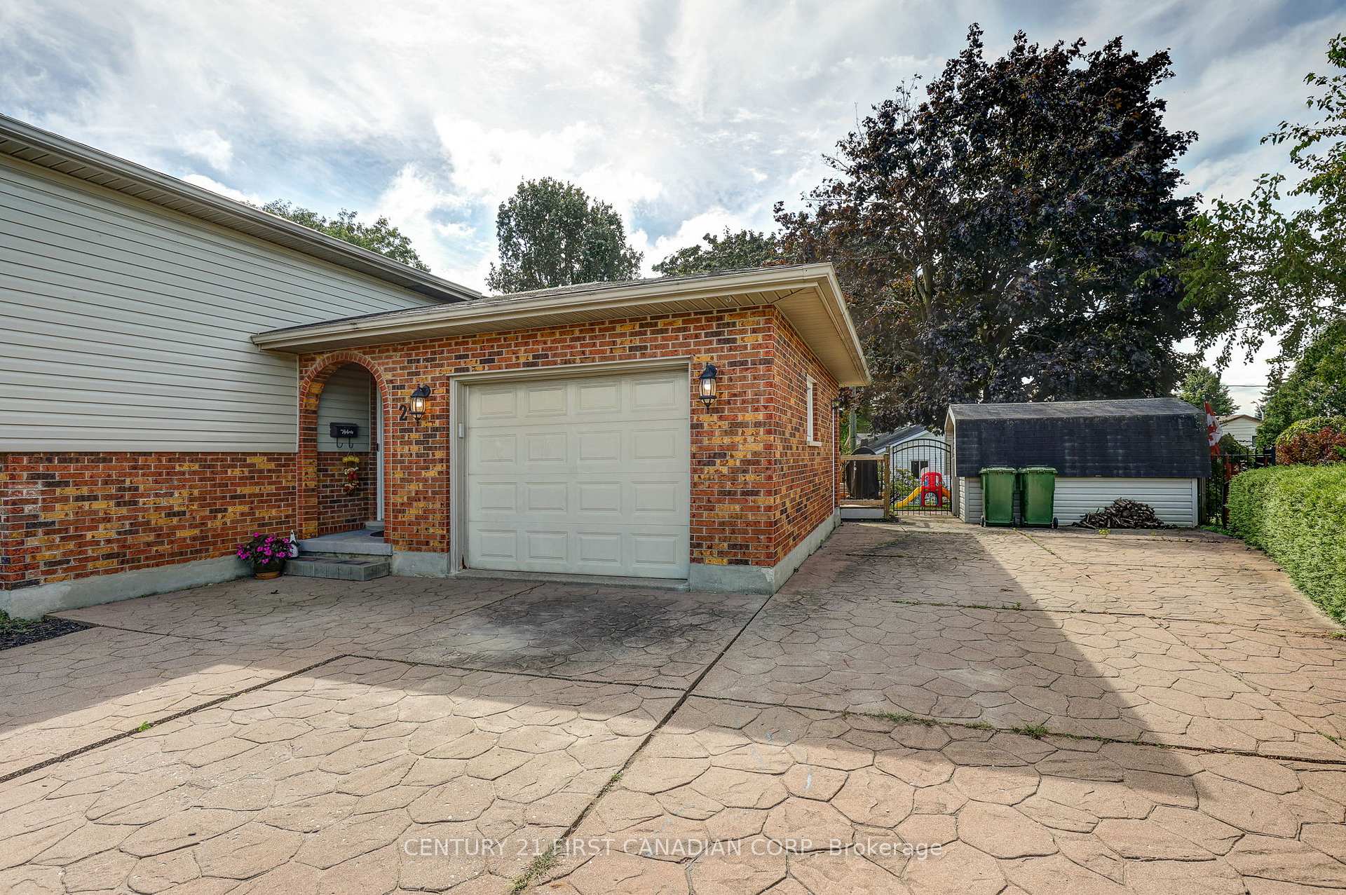 Photo 4 of 24 Erinlea Drive, St. Thomas — HOMEH