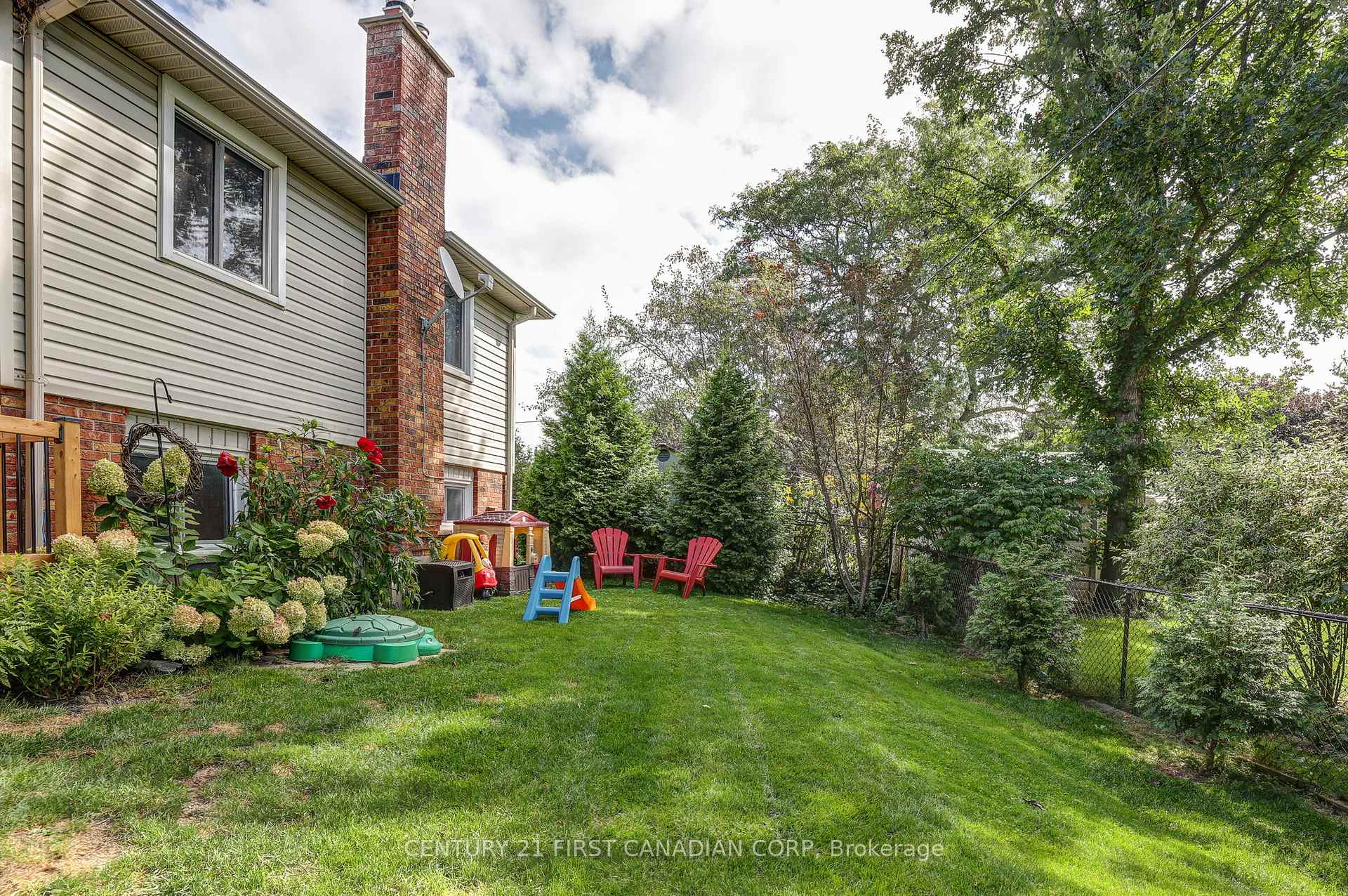 Photo 6 of 24 Erinlea Drive, St. Thomas — HOMEH