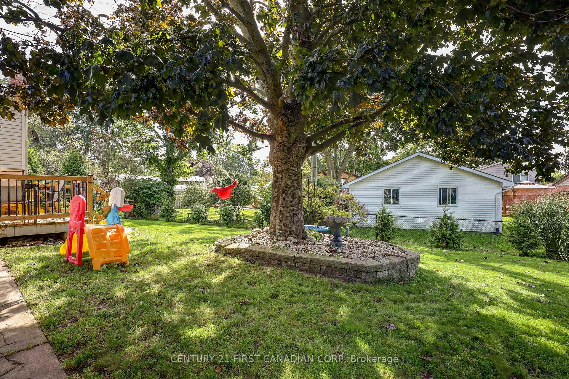 Photo 8 of 24 Erinlea Drive, St. Thomas — HOMEH