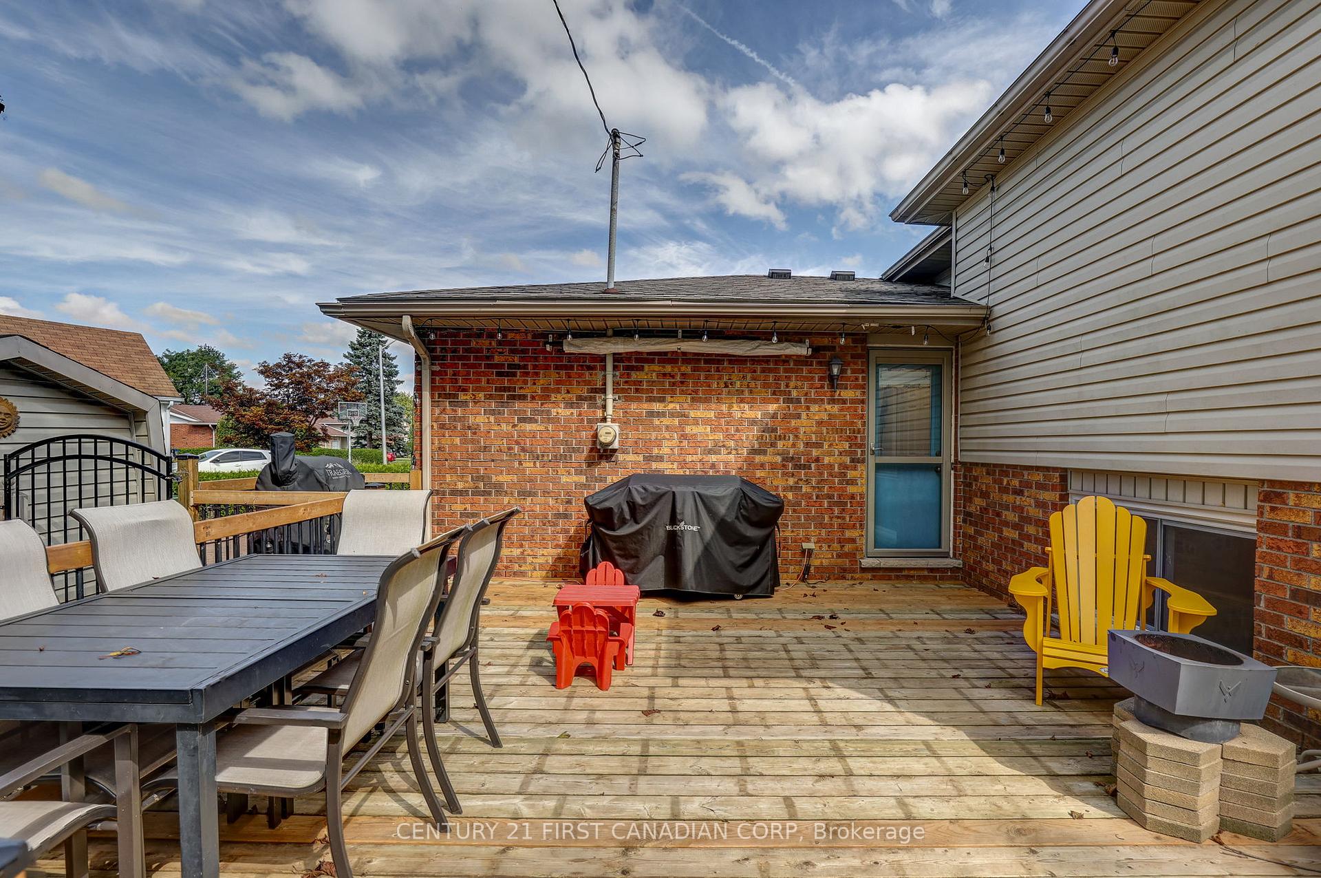 Photo 9 of 24 Erinlea Drive, St. Thomas — HOMEH