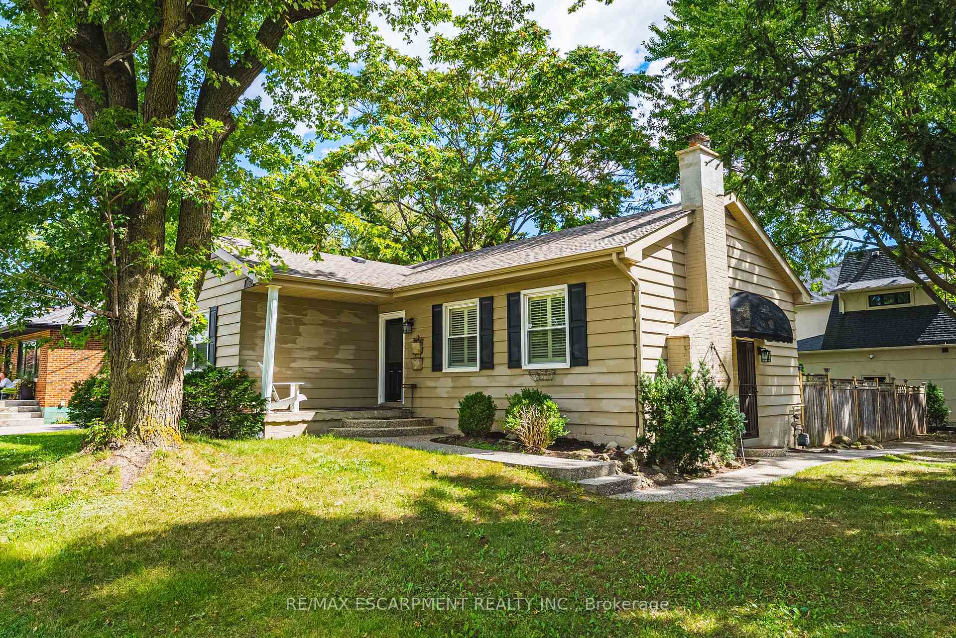 Photo 2 of 433 Belvenia Road, Burlington, Shoreacres — HOMEH