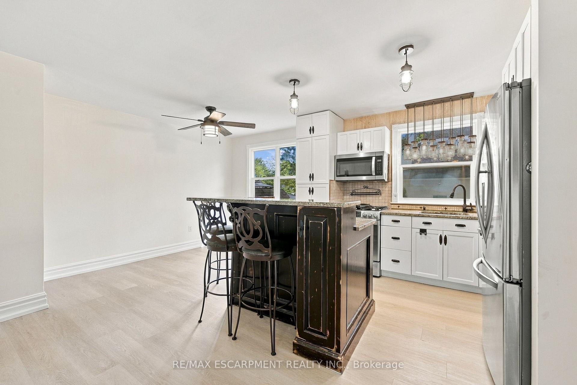Photo 3 of 433 Belvenia Road, Burlington, Shoreacres — HOMEH