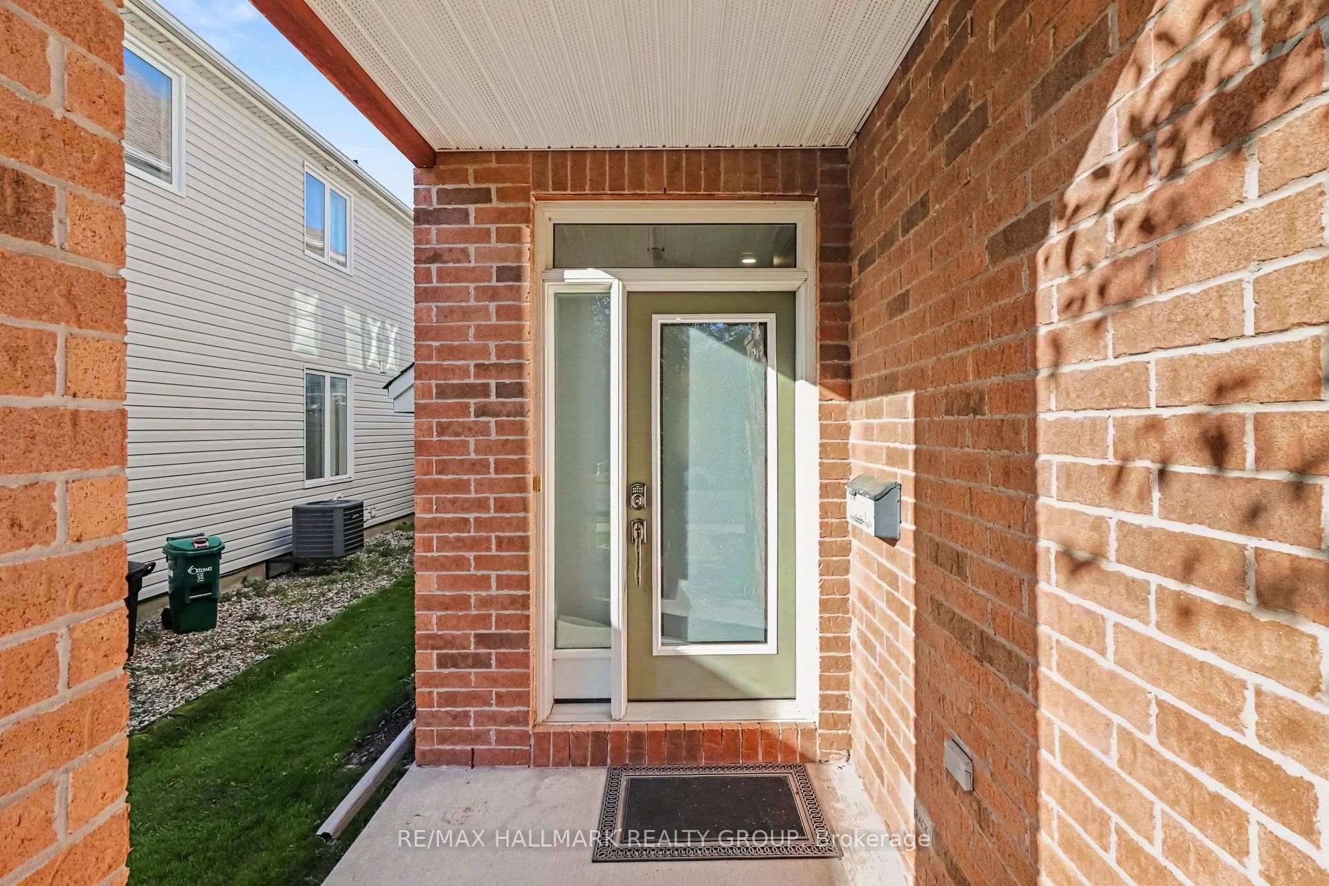 Photo 5 of 768 White Alder Avenue, Ottawa, Blossom Park/Kemp Park/Findlay Creek — HOMEH