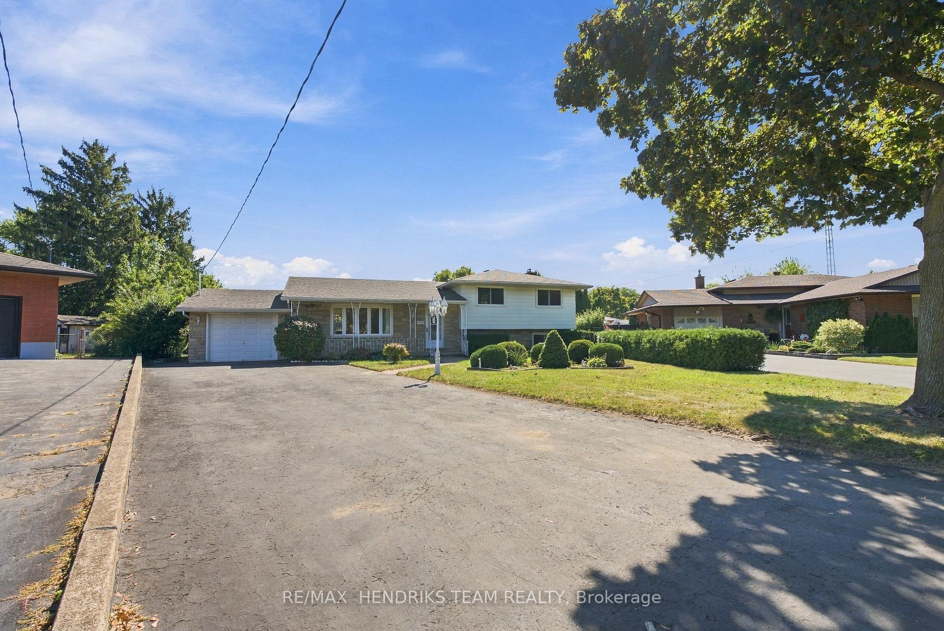 Photo 5 of 8 Empress Court, St. Catharines, Lakeport — HOMEH