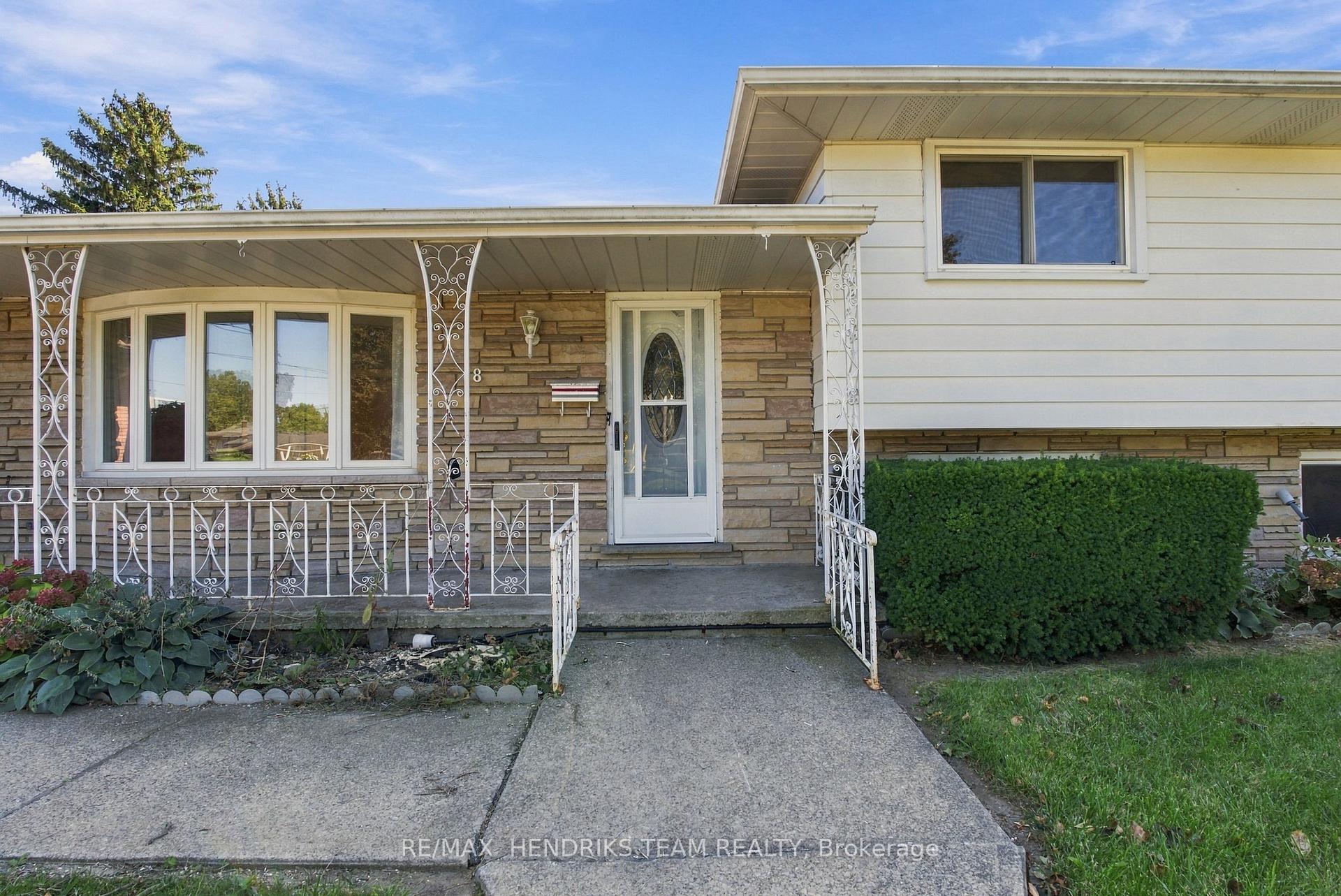 Photo 9 of 8 Empress Court, St. Catharines, Lakeport — HOMEH
