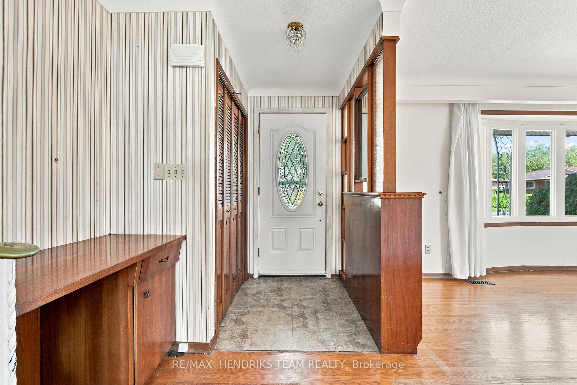 Photo 11 of 8 Empress Court, St. Catharines, Lakeport — HOMEH
