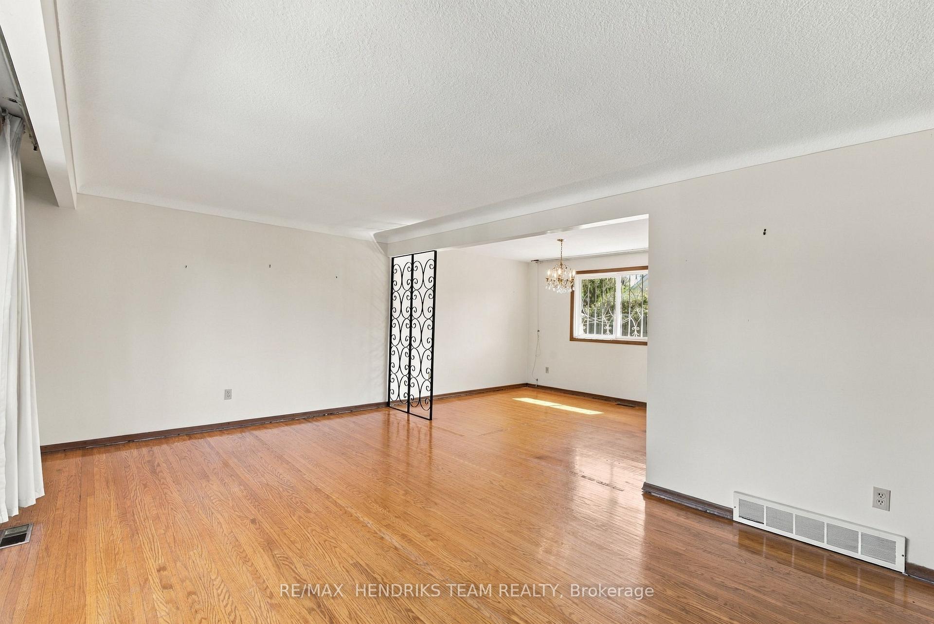 Photo 13 of 8 Empress Court, St. Catharines, Lakeport — HOMEH