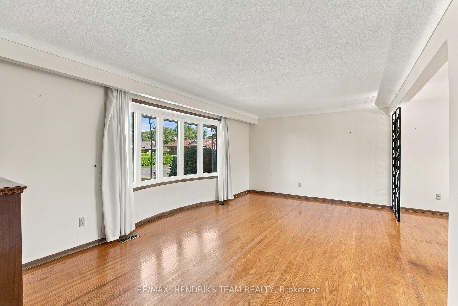 Photo 17 of 8 Empress Court, St. Catharines, Lakeport — HOMEH