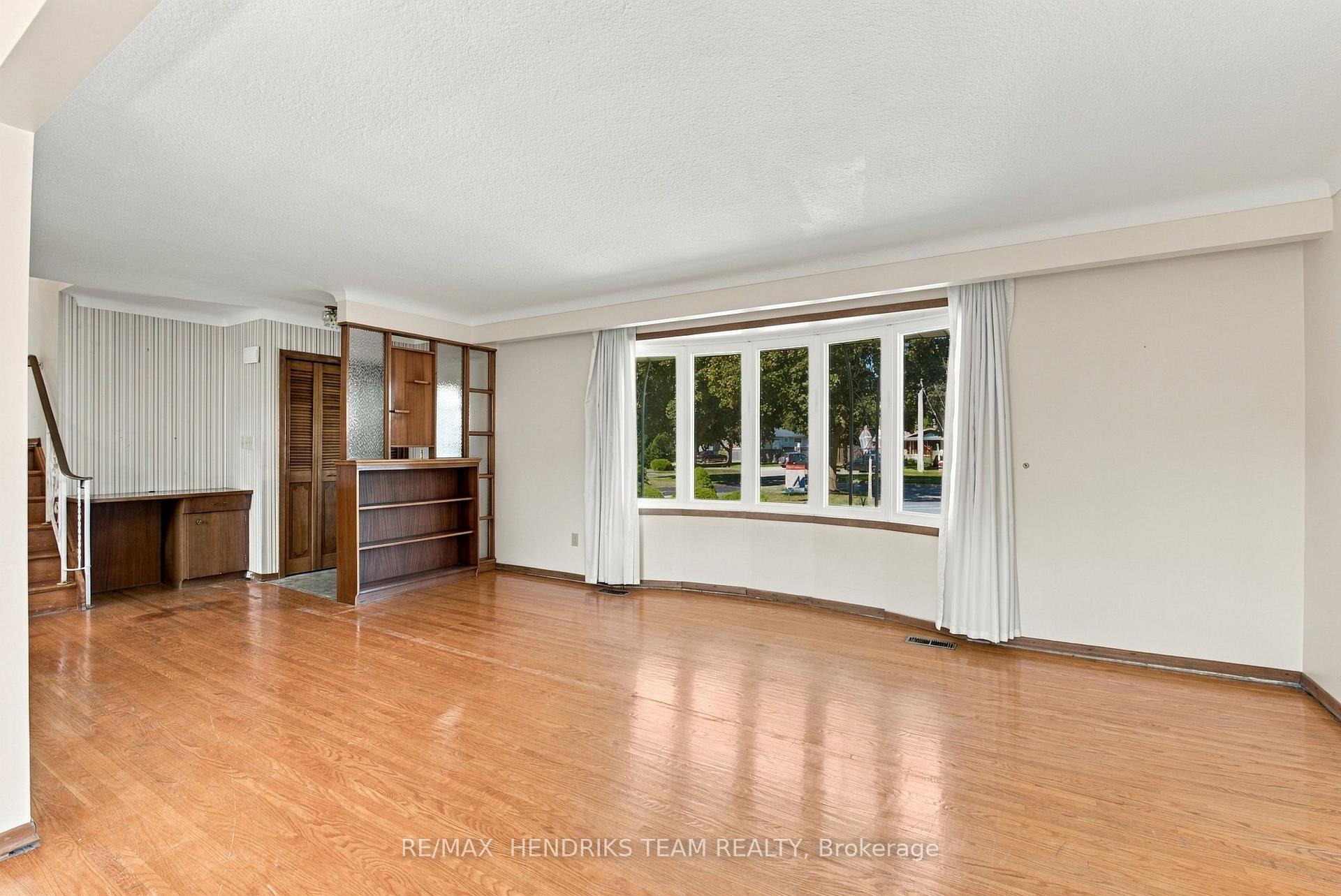 Photo 19 of 8 Empress Court, St. Catharines, Lakeport — HOMEH