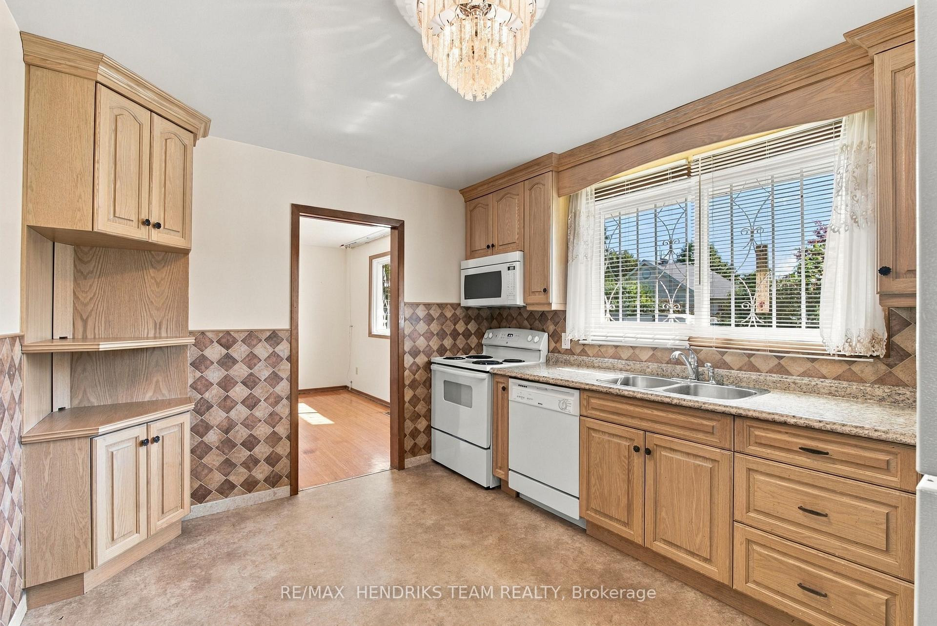 Photo 25 of 8 Empress Court, St. Catharines, Lakeport — HOMEH