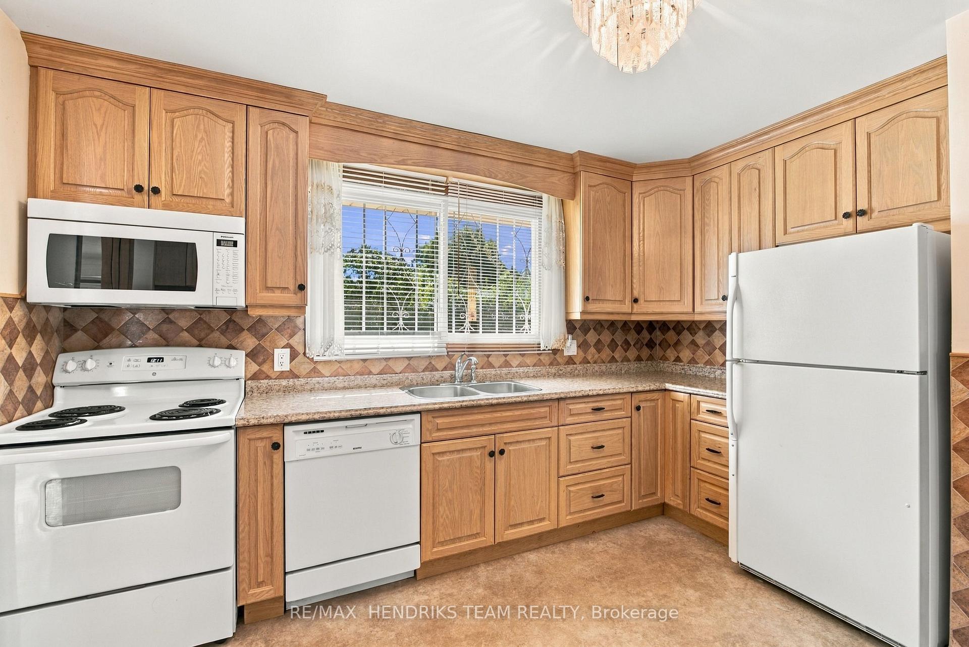 Photo 27 of 8 Empress Court, St. Catharines, Lakeport — HOMEH