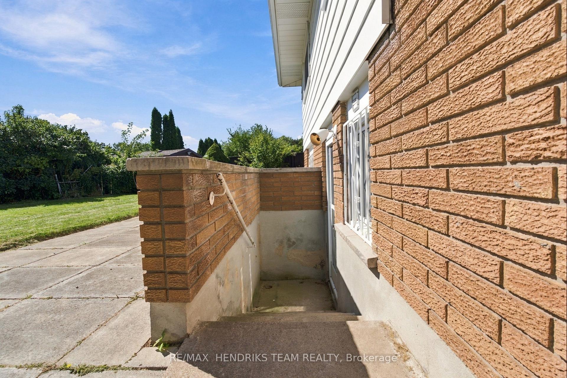 Photo 63 of 8 Empress Court, St. Catharines, Lakeport — HOMEH