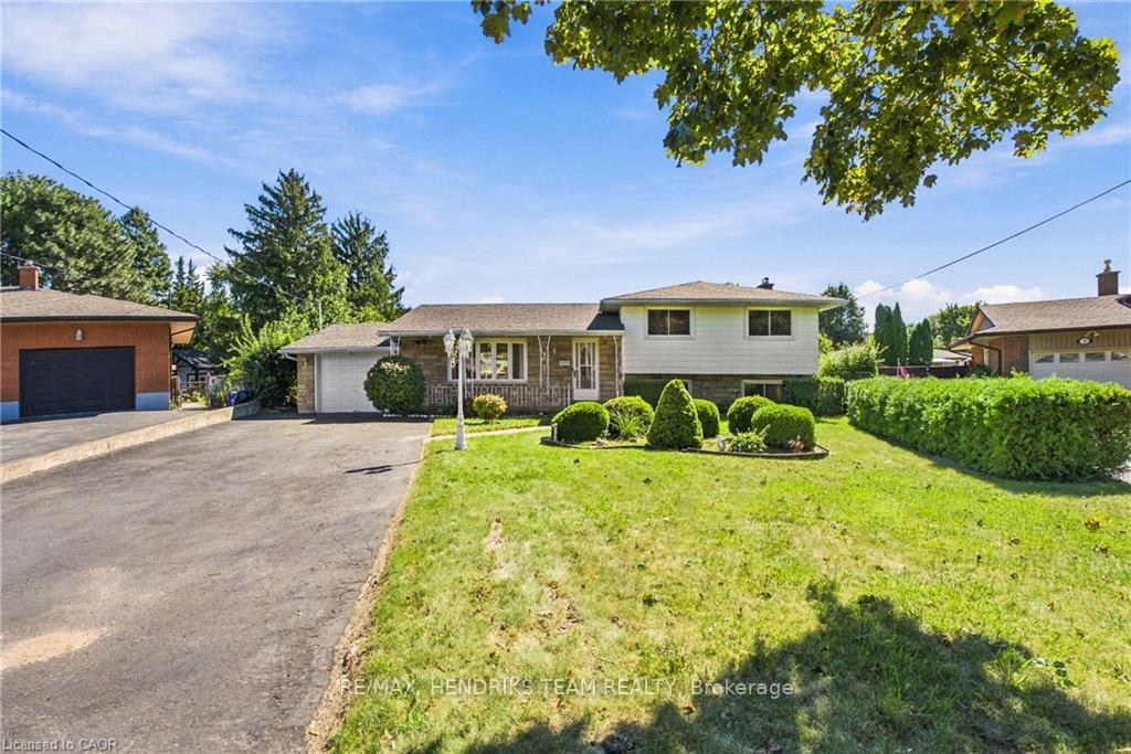 Photo 2 of 8 Empress Court, St. Catharines, Lakeport — HOMEH