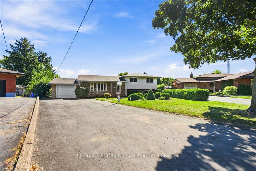 Photo 6 of 8 Empress Court, St. Catharines, Lakeport — HOMEH