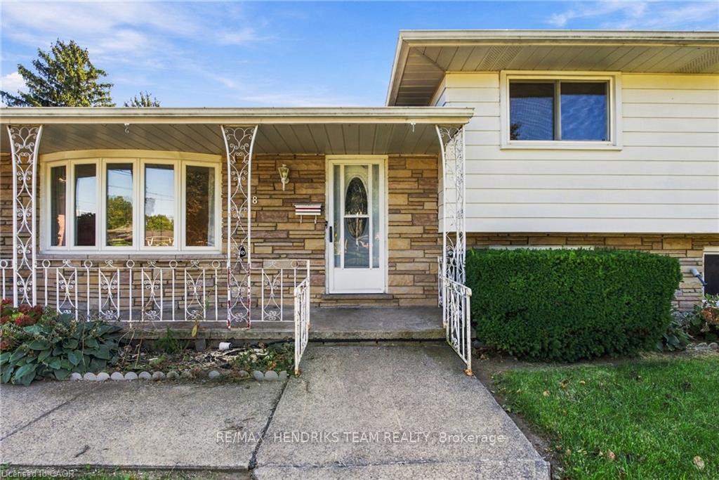 Photo 10 of 8 Empress Court, St. Catharines, Lakeport — HOMEH