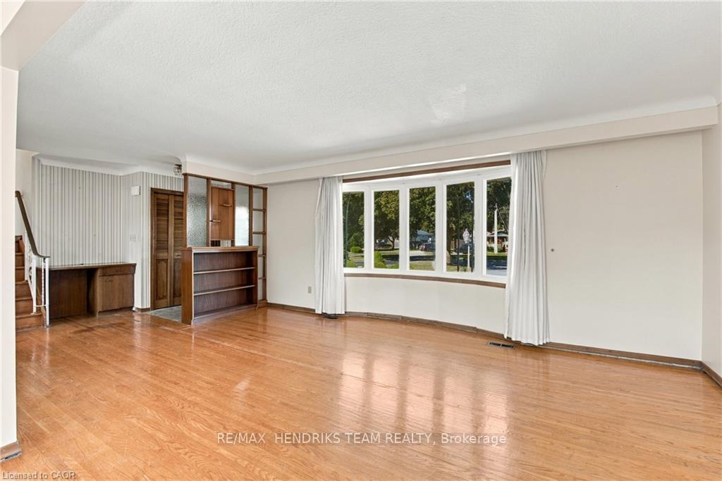 Photo 20 of 8 Empress Court, St. Catharines, Lakeport — HOMEH