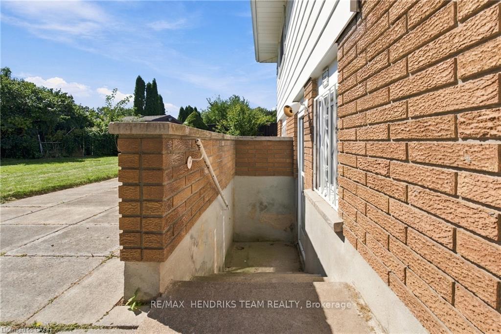Photo 64 of 8 Empress Court, St. Catharines, Lakeport — HOMEH