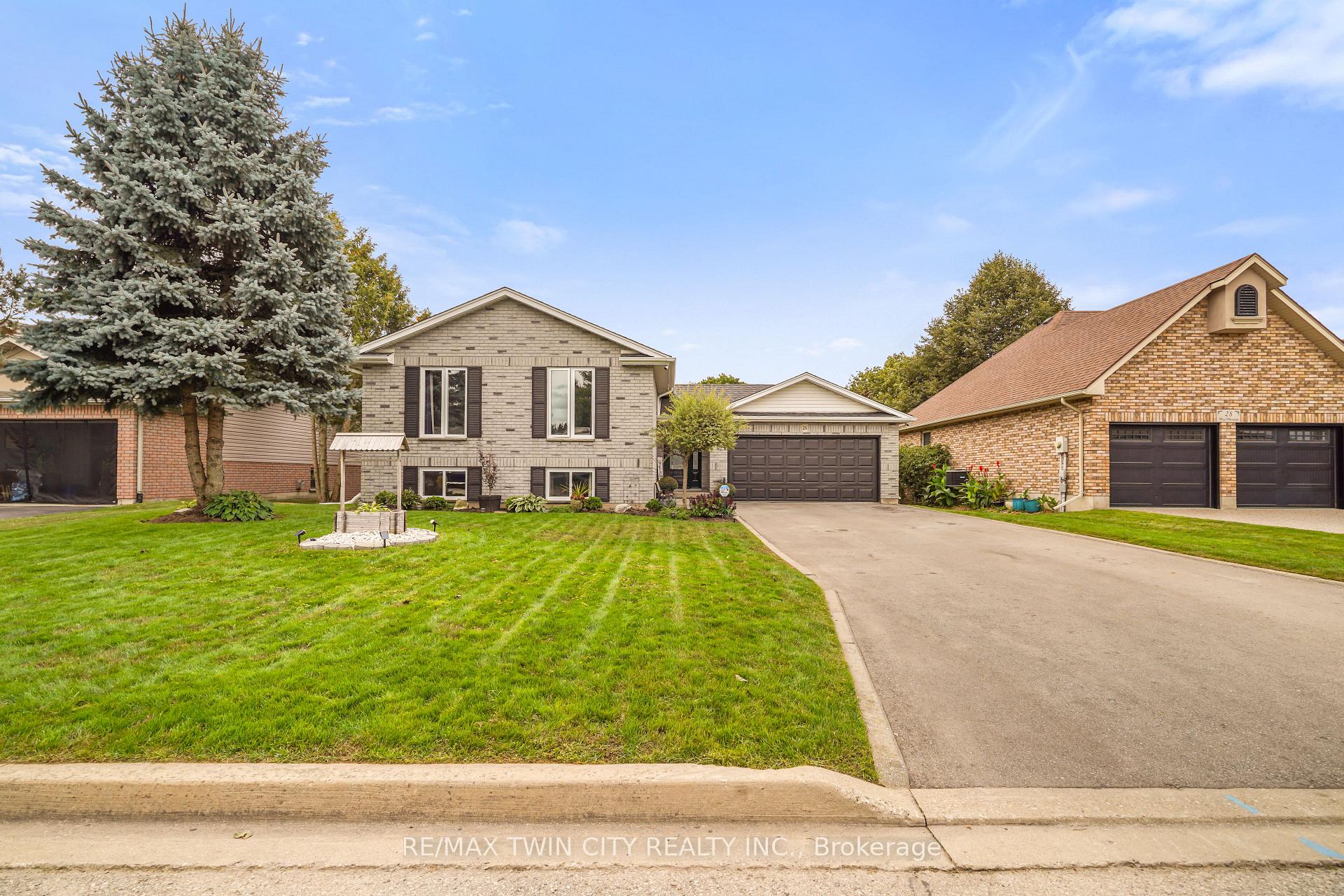 Photo 2 of 26 MacPherson Drive, Brant, Paris — HOMEH
