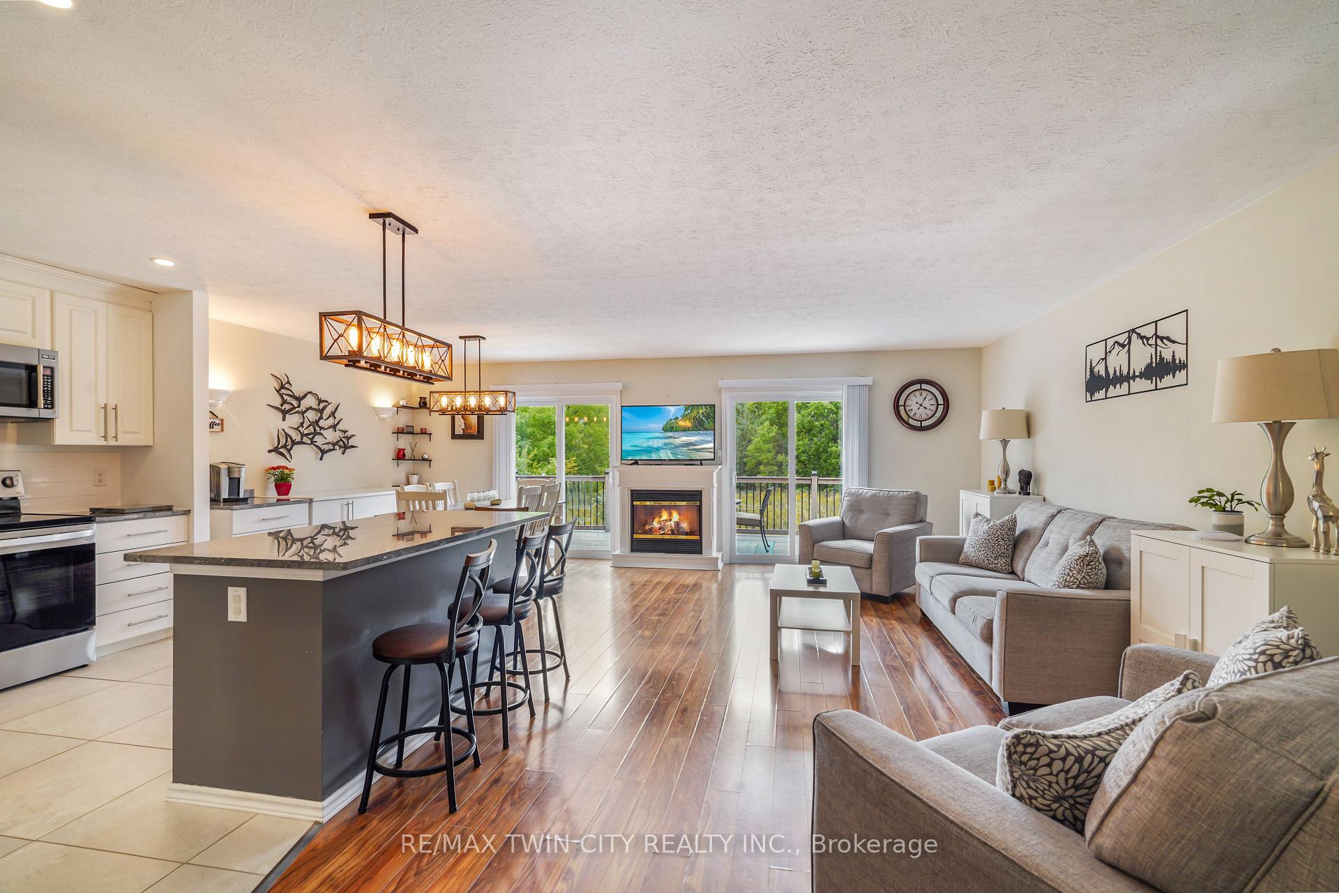 Photo 6 of 26 MacPherson Drive, Brant, Paris — HOMEH