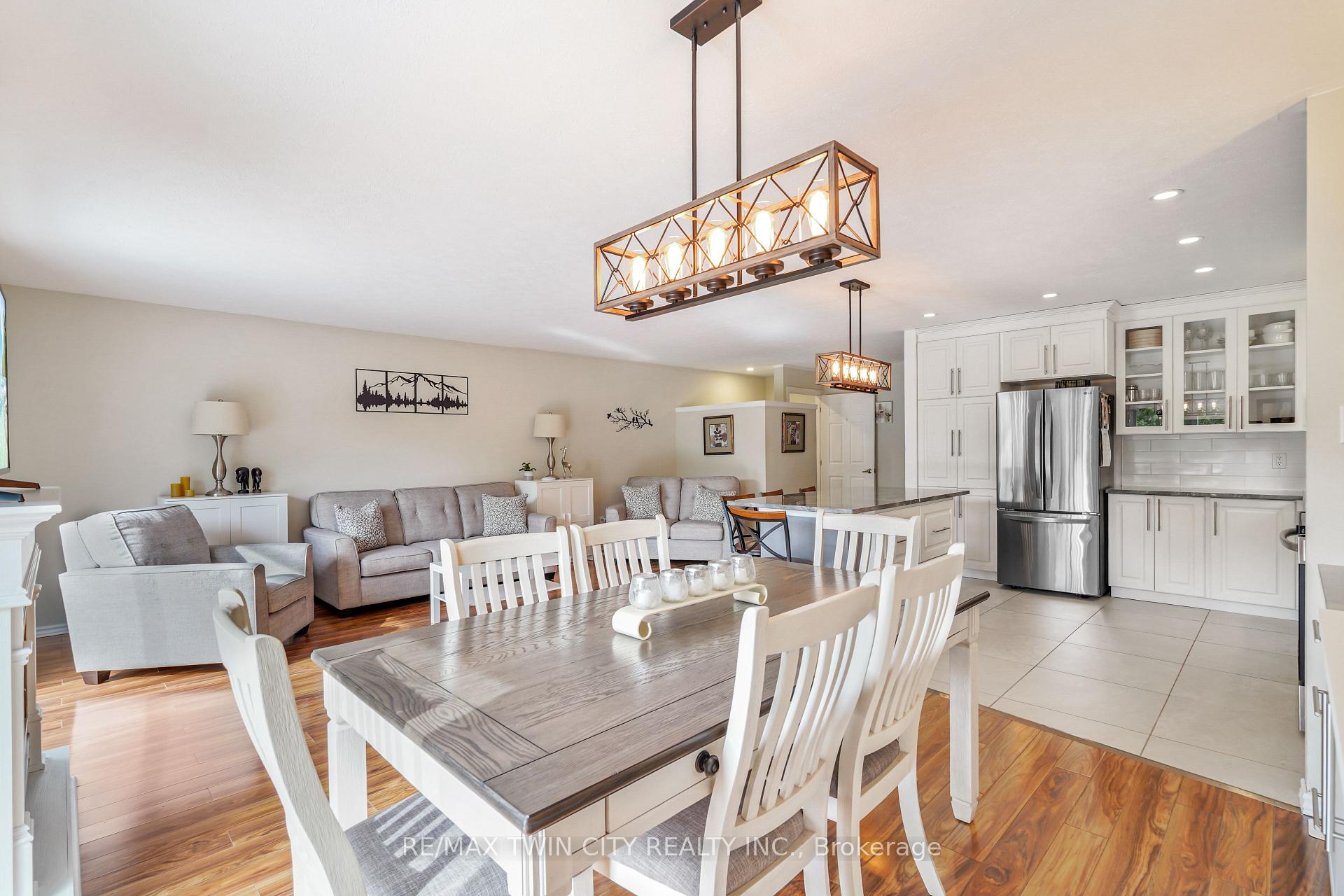 Photo 8 of 26 MacPherson Drive, Brant, Paris — HOMEH