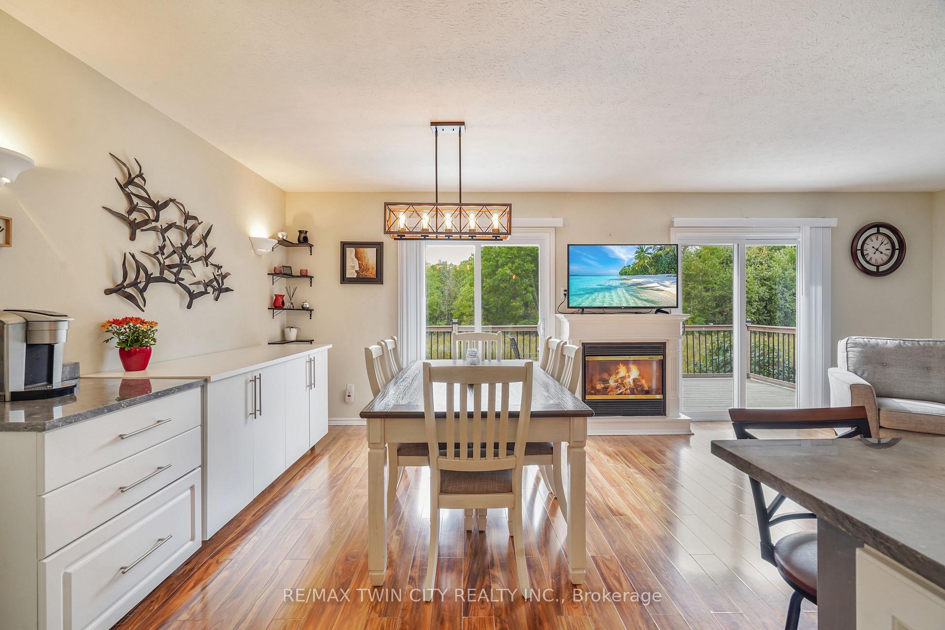 Photo 9 of 26 MacPherson Drive, Brant, Paris — HOMEH
