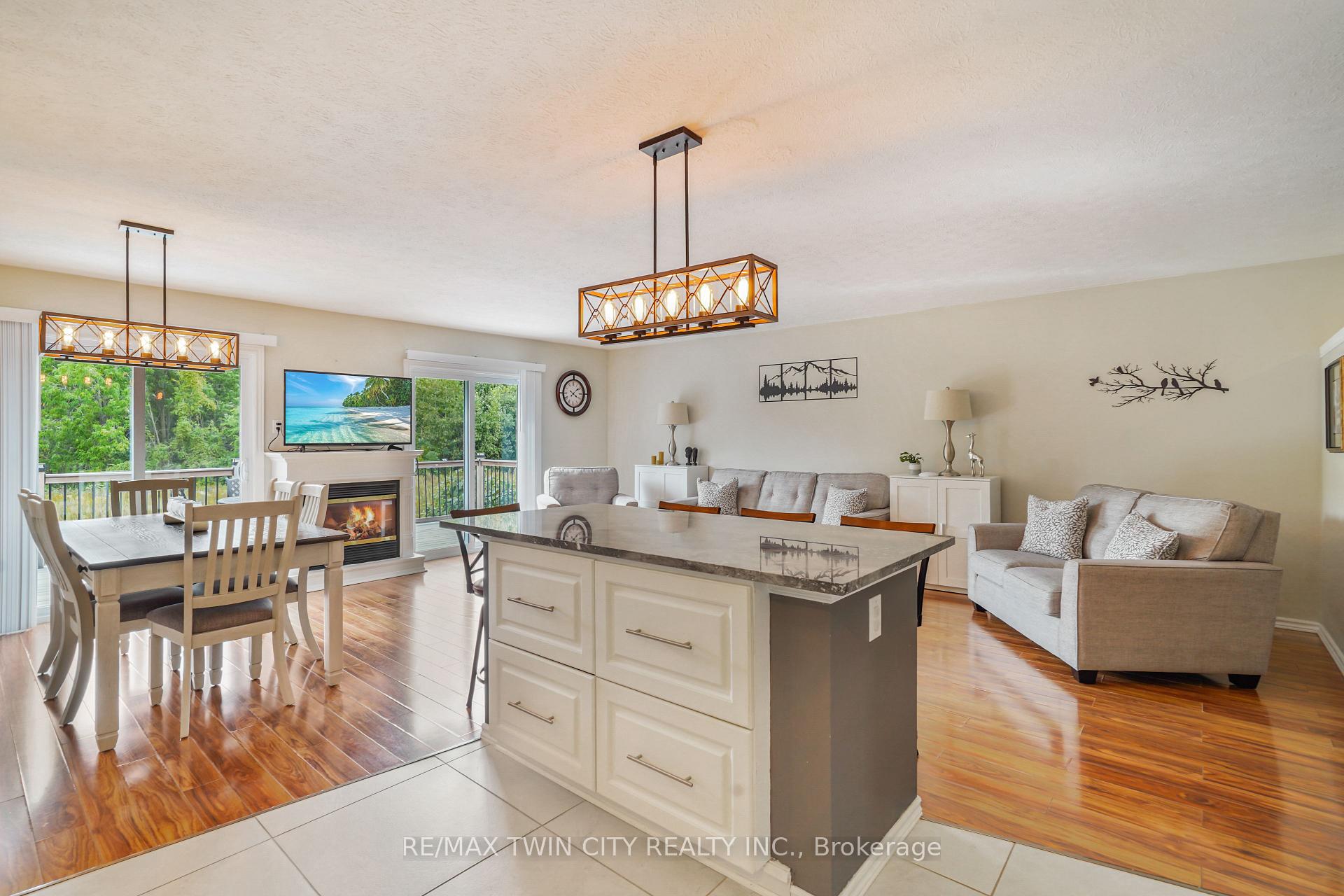 Photo 13 of 26 MacPherson Drive, Brant, Paris — HOMEH
