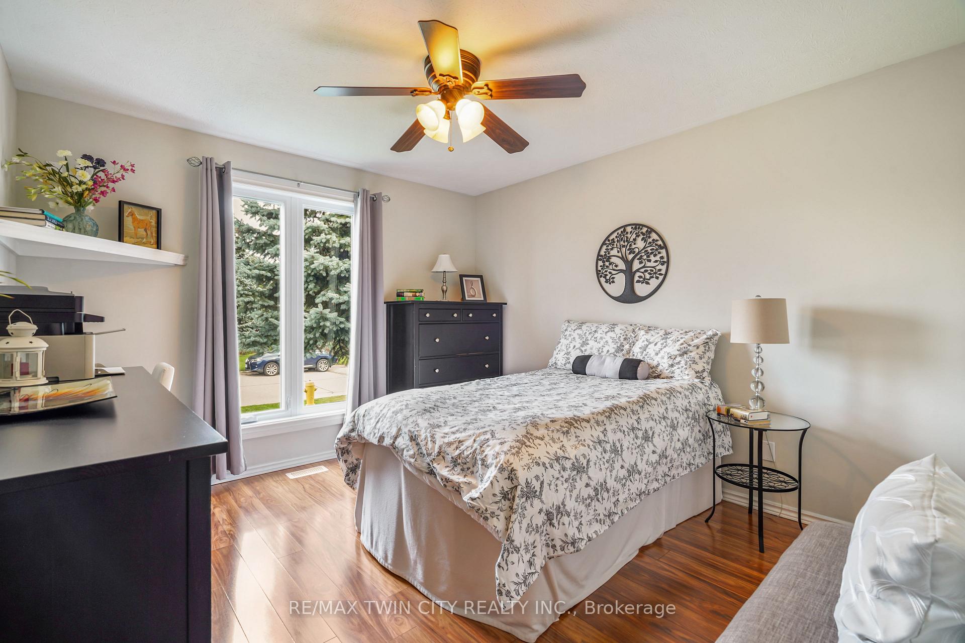 Photo 18 of 26 MacPherson Drive, Brant, Paris — HOMEH
