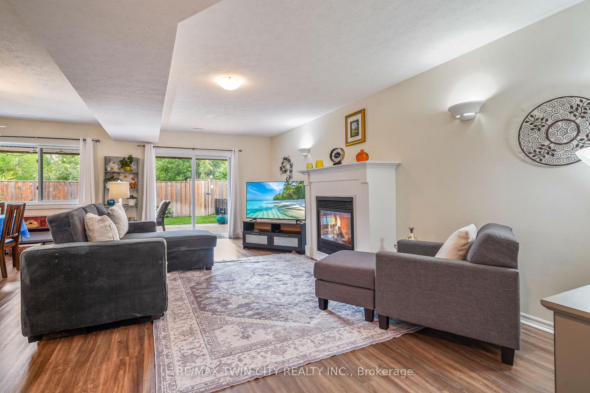 Photo 20 of 26 MacPherson Drive, Brant, Paris — HOMEH