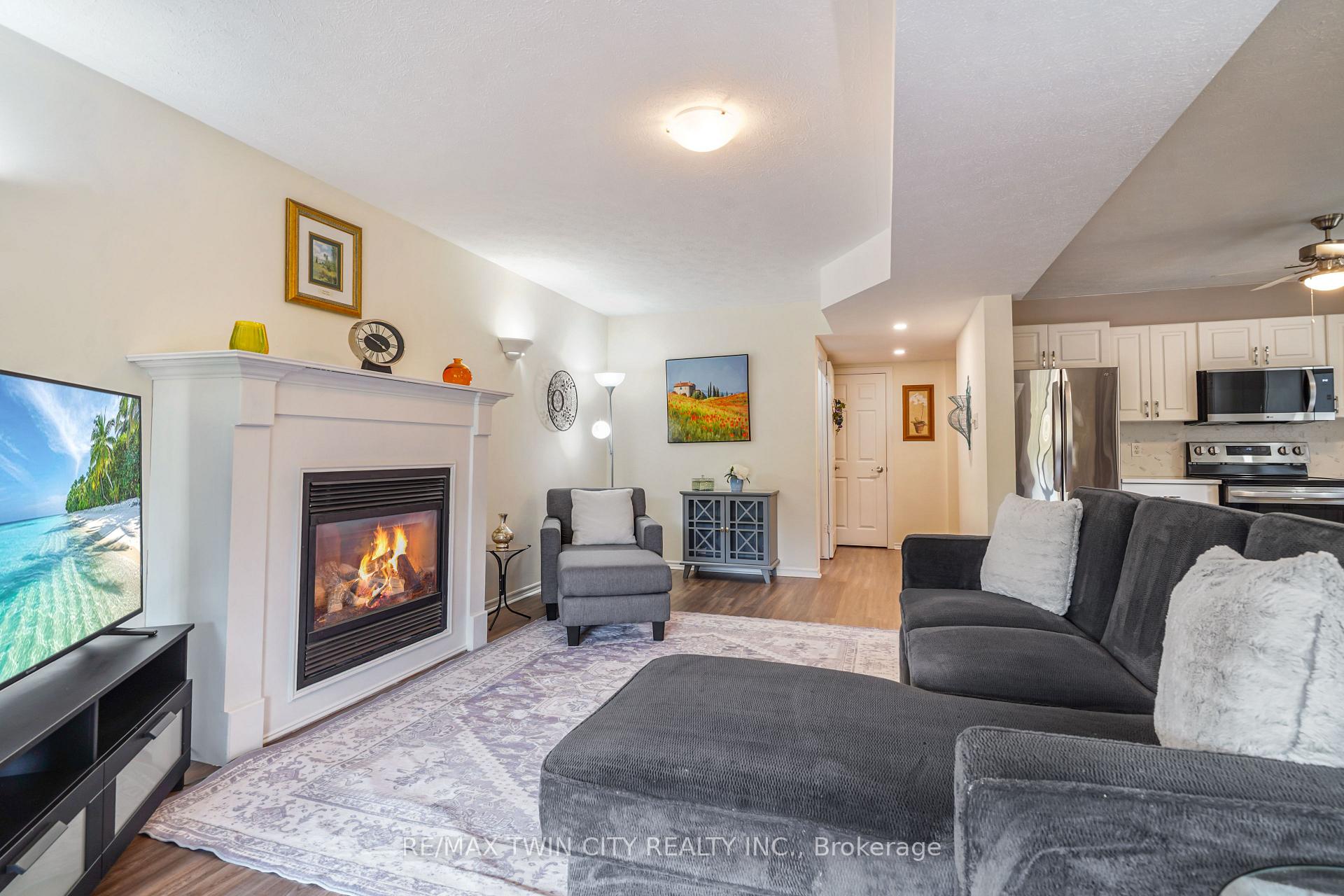 Photo 21 of 26 MacPherson Drive, Brant, Paris — HOMEH