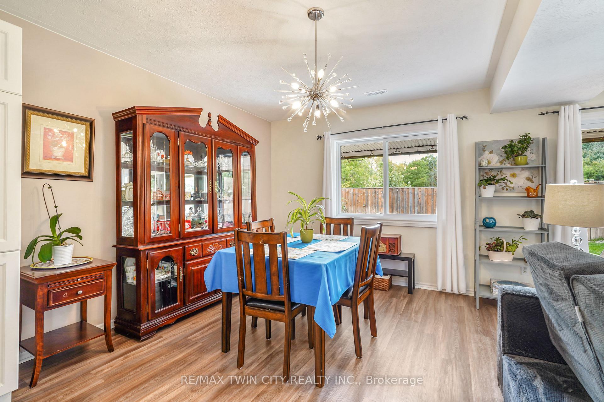 Photo 22 of 26 MacPherson Drive, Brant, Paris — HOMEH
