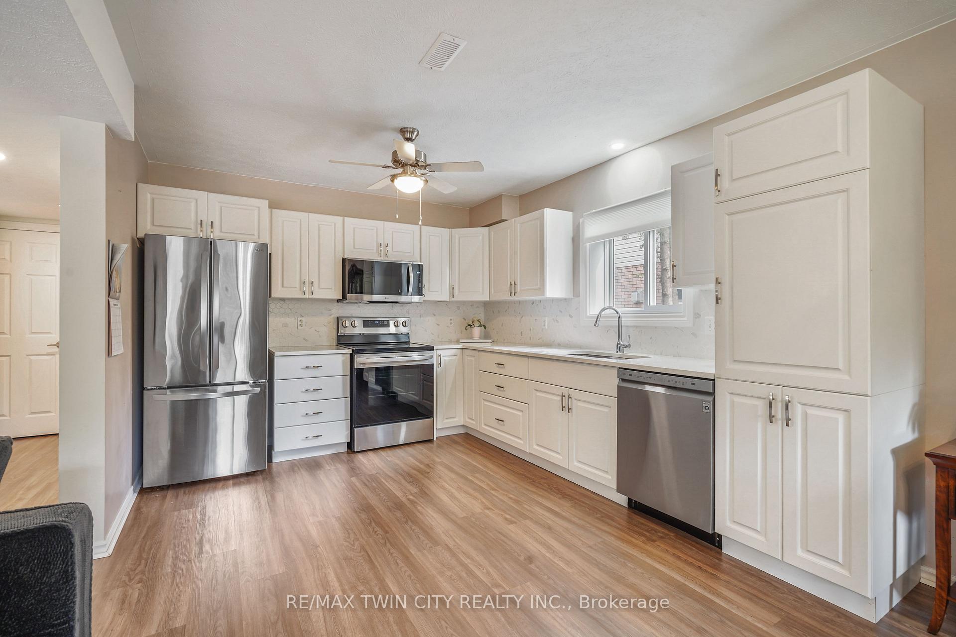 Photo 23 of 26 MacPherson Drive, Brant, Paris — HOMEH