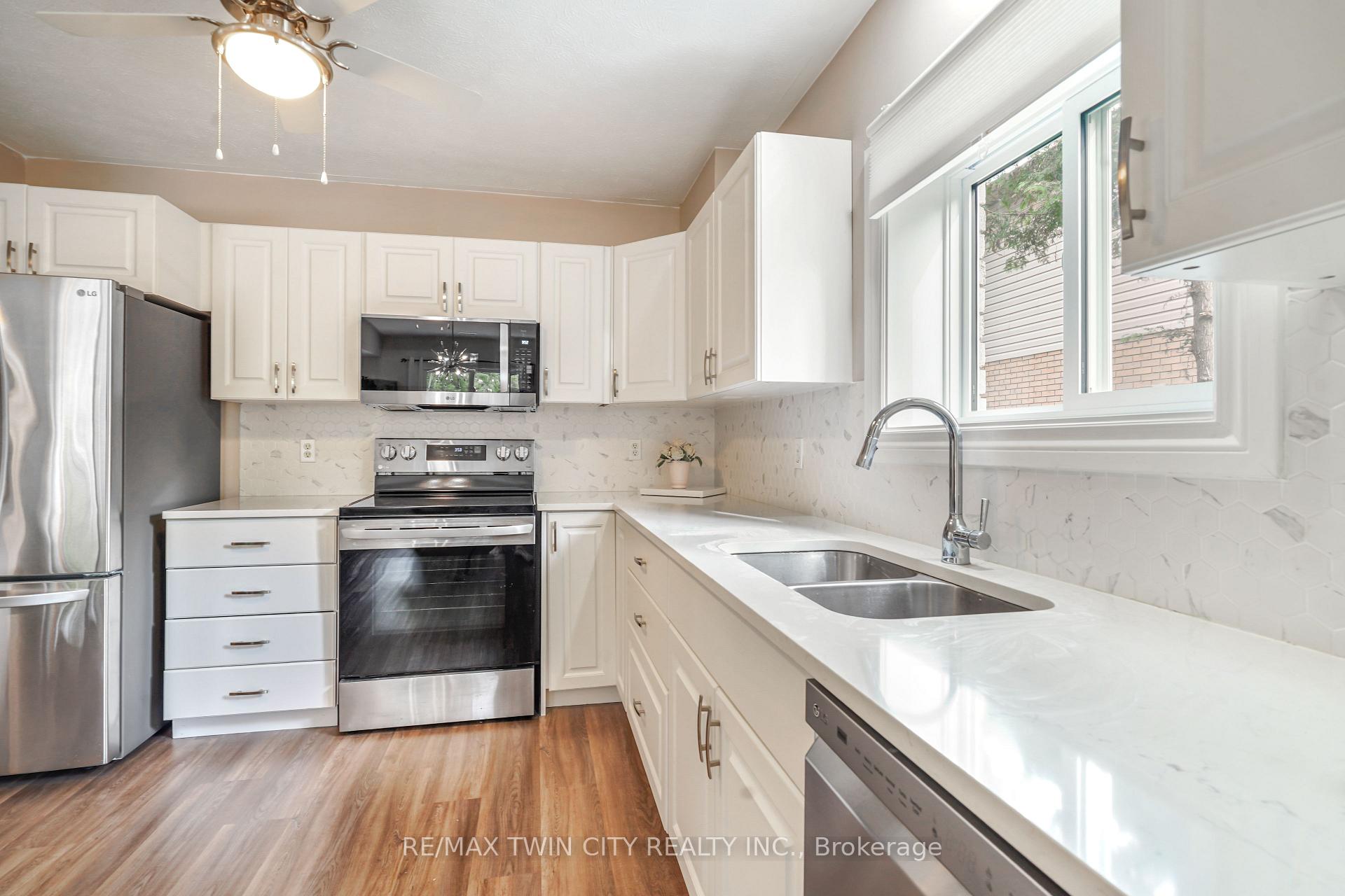 Photo 24 of 26 MacPherson Drive, Brant, Paris — HOMEH
