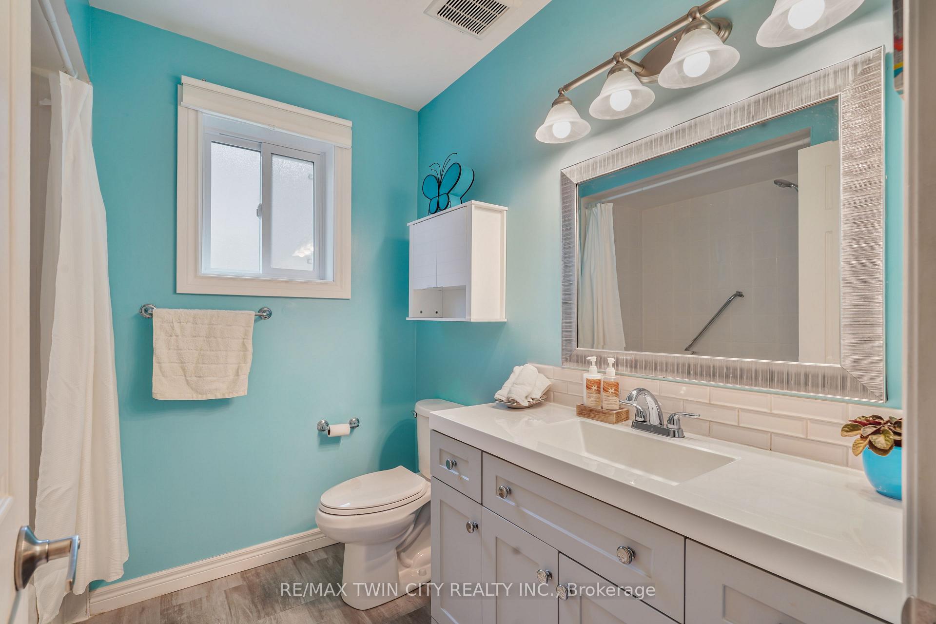 Photo 27 of 26 MacPherson Drive, Brant, Paris — HOMEH