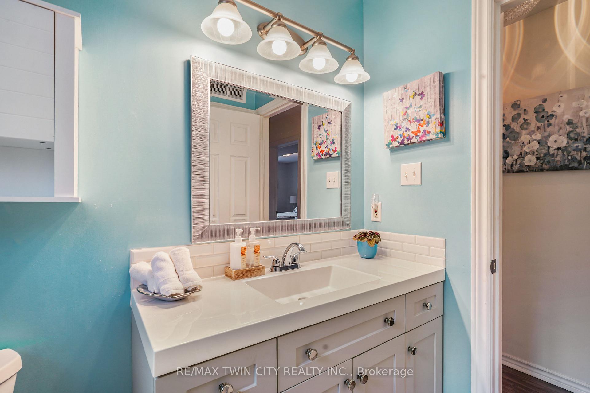 Photo 28 of 26 MacPherson Drive, Brant, Paris — HOMEH