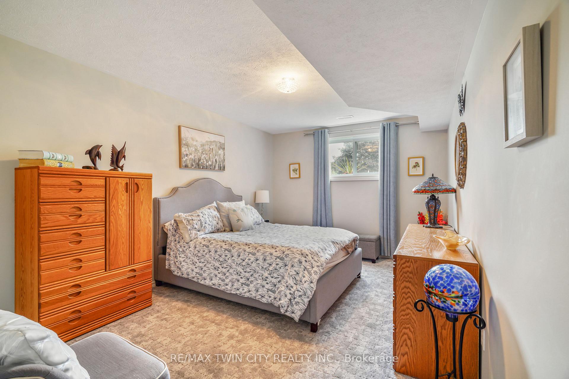 Photo 29 of 26 MacPherson Drive, Brant, Paris — HOMEH