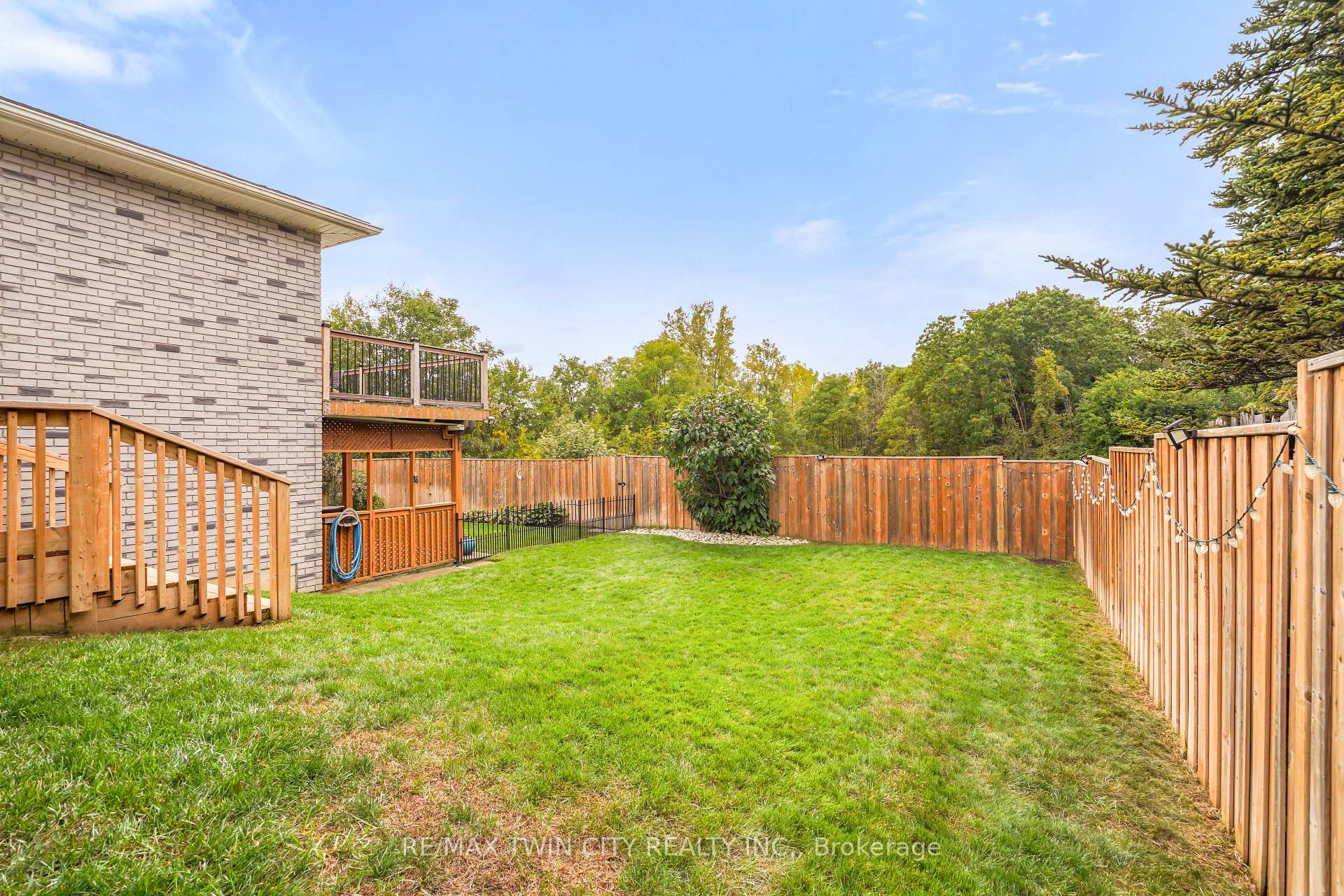 Photo 32 of 26 MacPherson Drive, Brant, Paris — HOMEH
