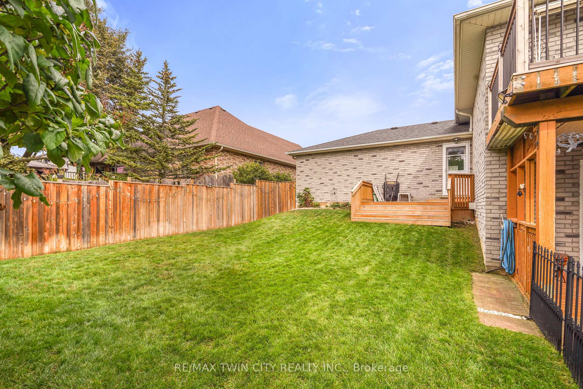 Photo 34 of 26 MacPherson Drive, Brant, Paris — HOMEH