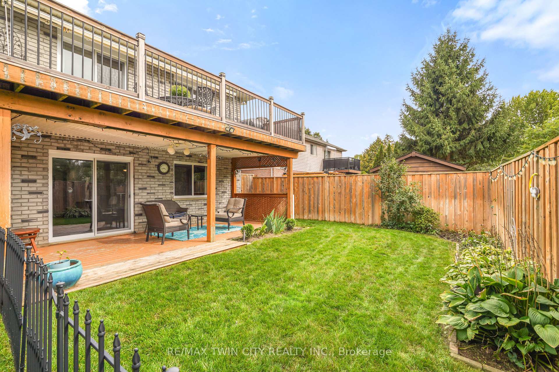 Photo 35 of 26 MacPherson Drive, Brant, Paris — HOMEH