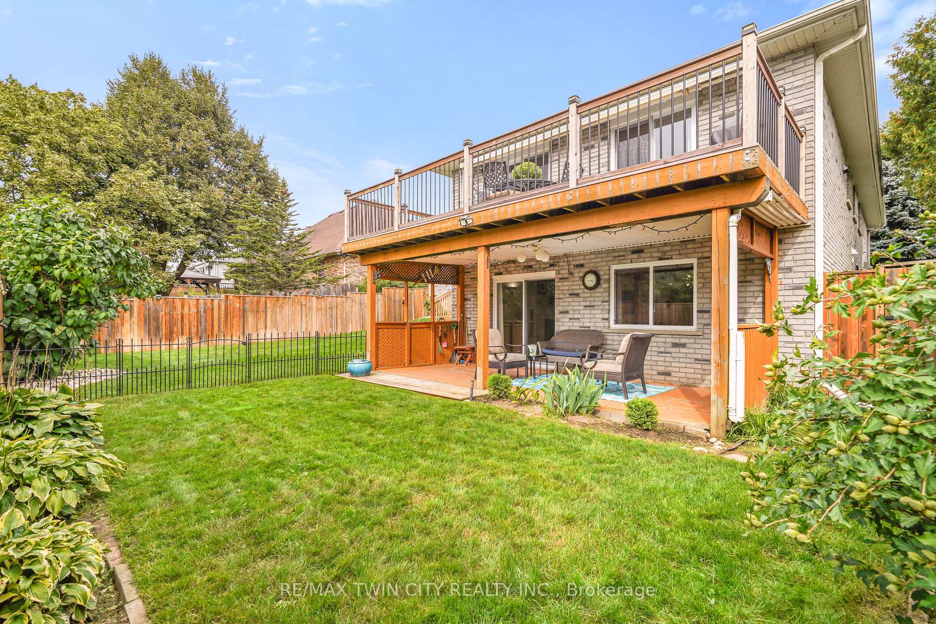 Photo 36 of 26 MacPherson Drive, Brant, Paris — HOMEH