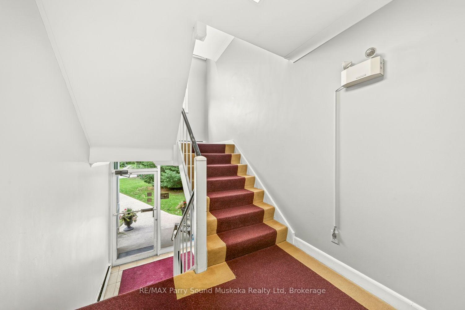 Photo 5 of Unit 6, 118 Isabella Street, Parry Sound — HOMEH
