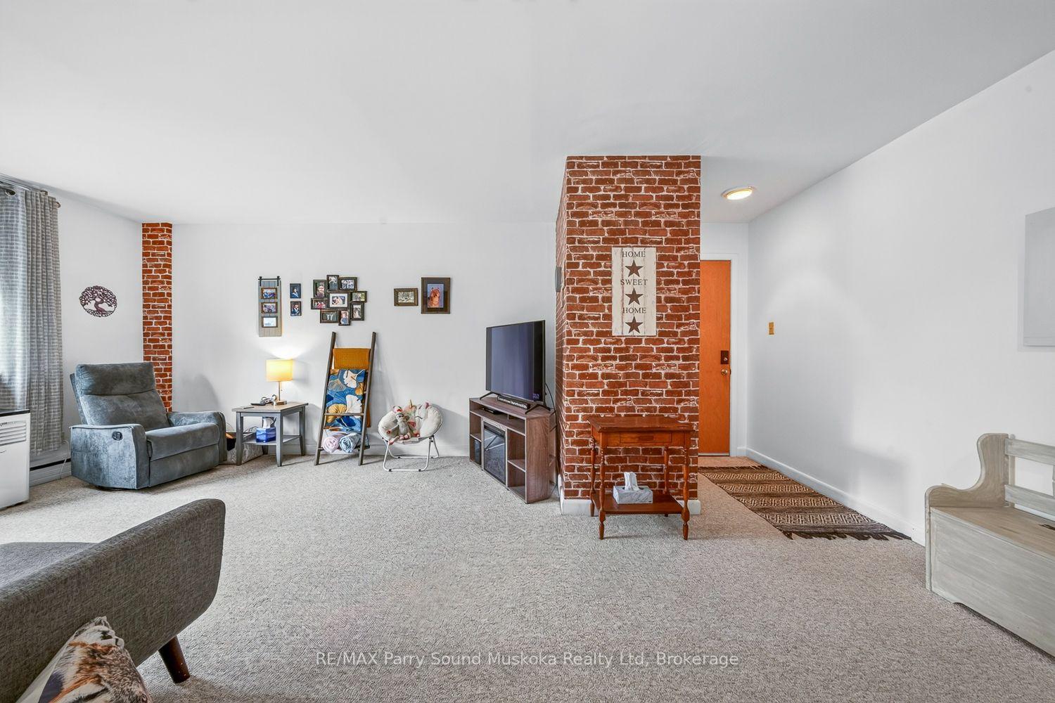Photo 8 of Unit 6, 118 Isabella Street, Parry Sound — HOMEH