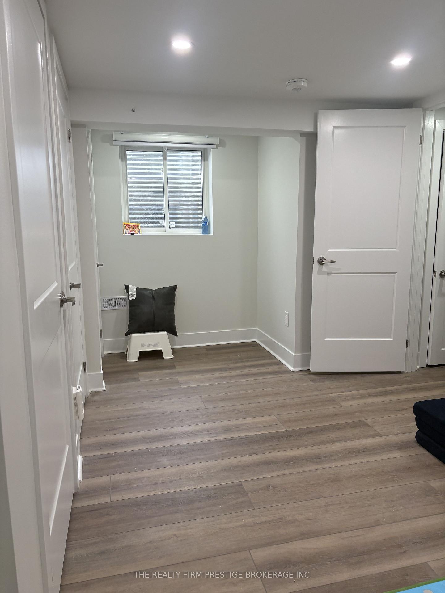 Photo 12 of 612 Fox Mill Place, London, South N — HOMEH