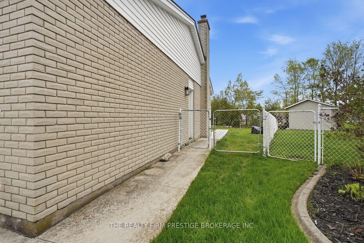 Photo 16 of 612 Fox Mill Place, London, South N — HOMEH