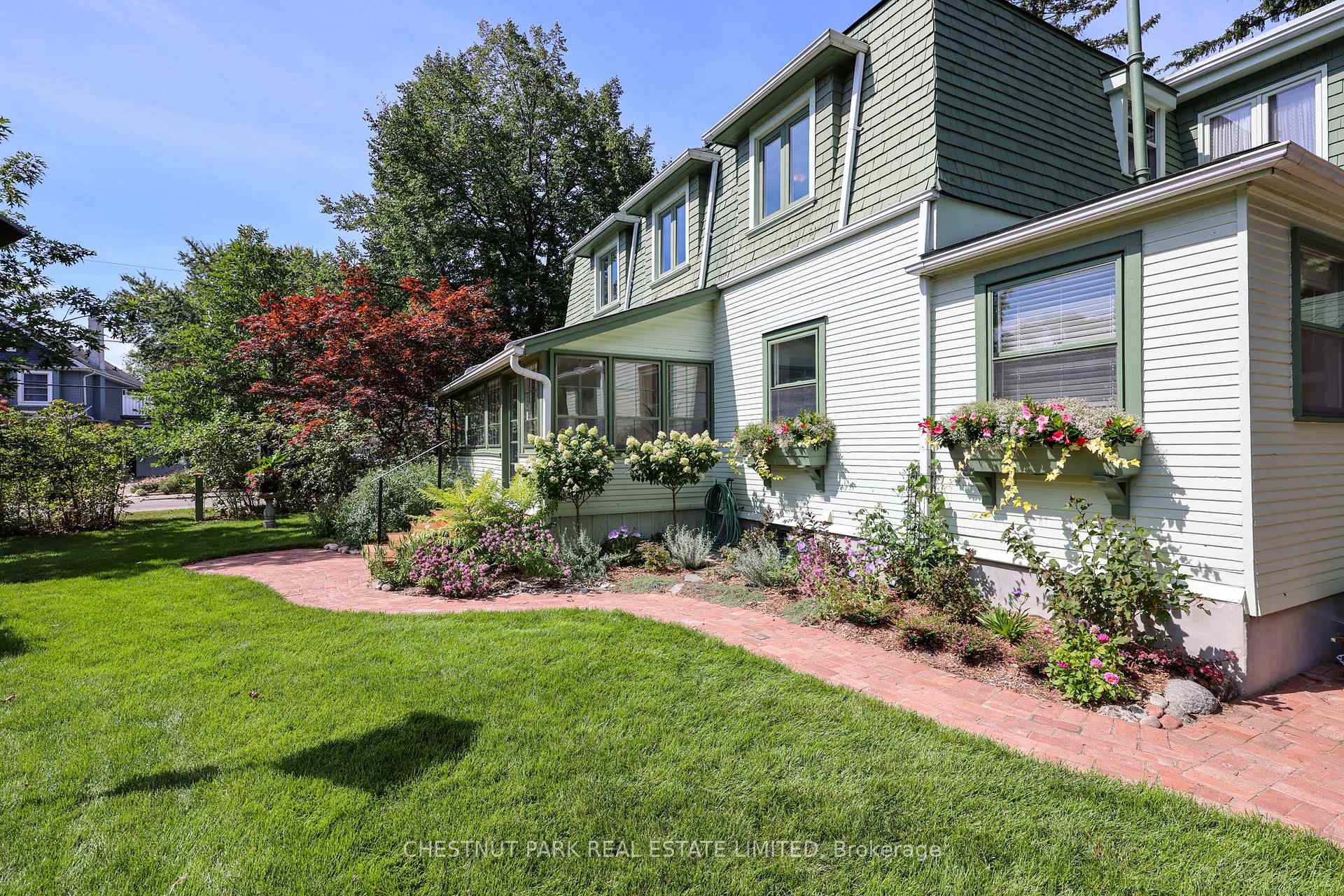 Photo 5 of 2 Springbank Avenue, Scarborough, Birchcliffe-Cliffside — HOMEH