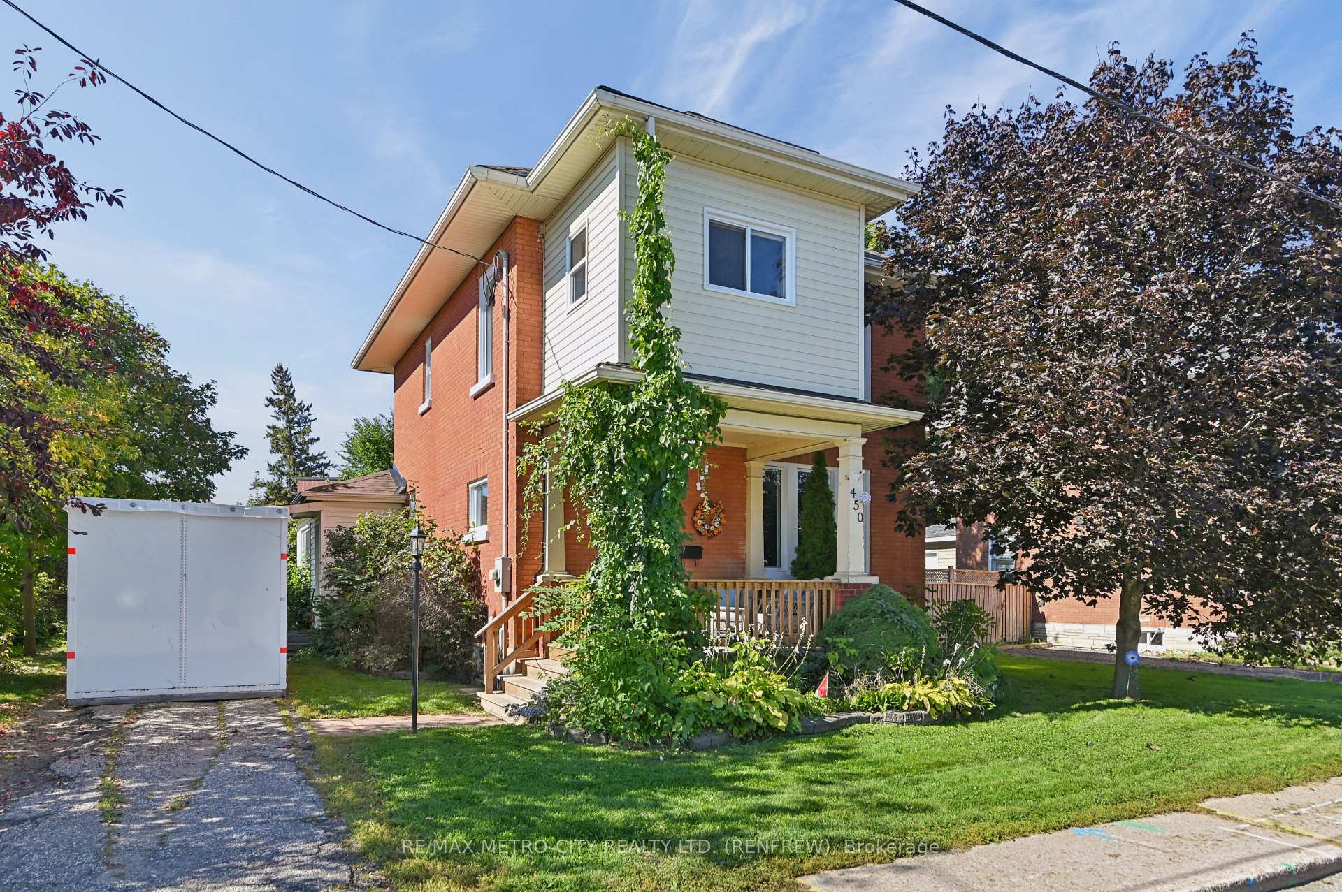 Photo 1 of 450 Barr Street, Renfrew, Renfrew — HOMEH