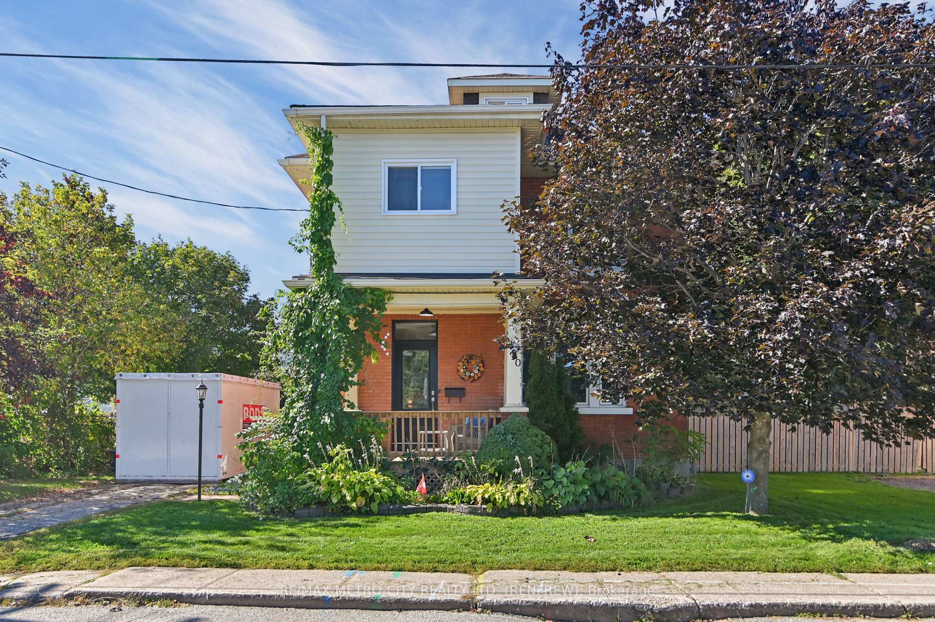 Photo 3 of 450 Barr Street, Renfrew, Renfrew — HOMEH