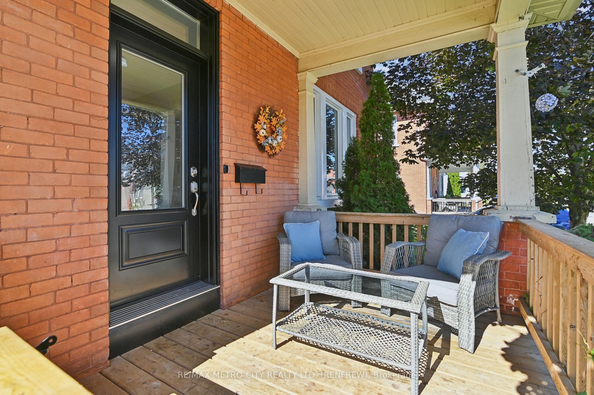 Photo 5 of 450 Barr Street, Renfrew, Renfrew — HOMEH