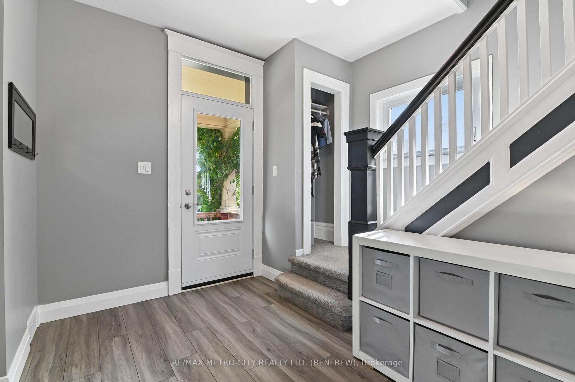 Photo 6 of 450 Barr Street, Renfrew, Renfrew — HOMEH